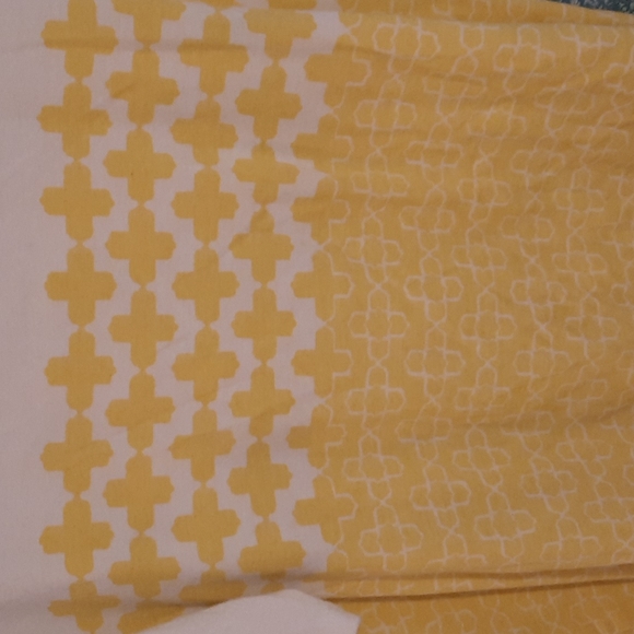 Croft & Barrow white and yellow shirt great detail - Picture 7 of 7